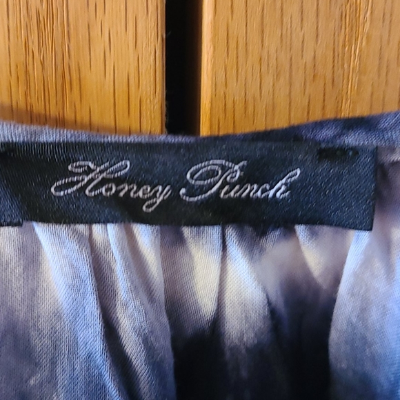 COLD SHOULDER FLOWY TOP - Picture 3 of 9